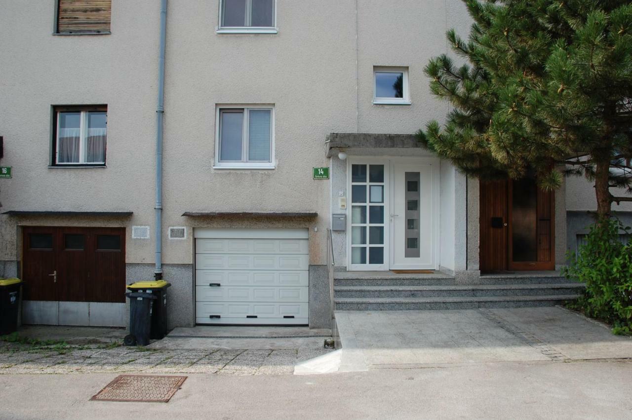 Apartments Peter & Free Parking Ljubljana Bagian luar foto